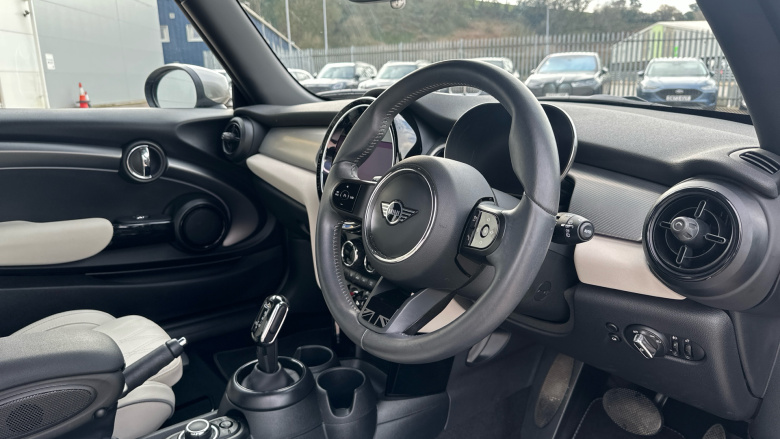 MINI Hatchback 1.5 Cooper Exclusive Premium 3dr Auto Petrol Hatchback